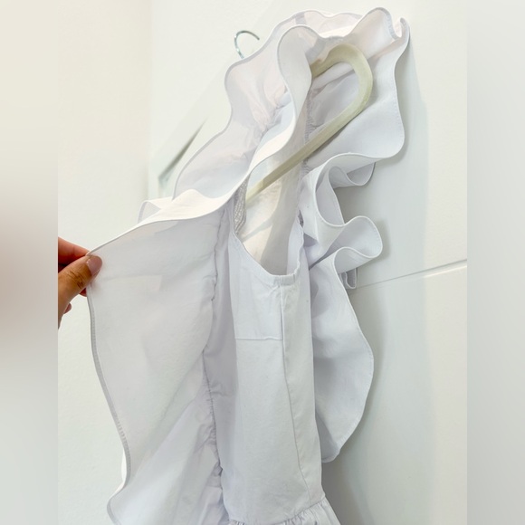 Lulu’s White Ruffled Hook and Eye Smocked V-Neck Top Size Small - Picture 4 of 11